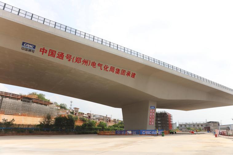 19415吨！沁伊高速上跨陇海铁路转体桥实现“华丽转身”